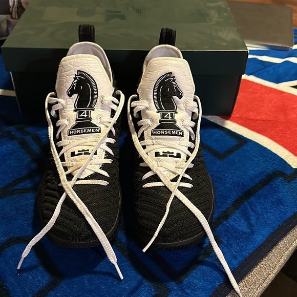 horsemen lebron 16